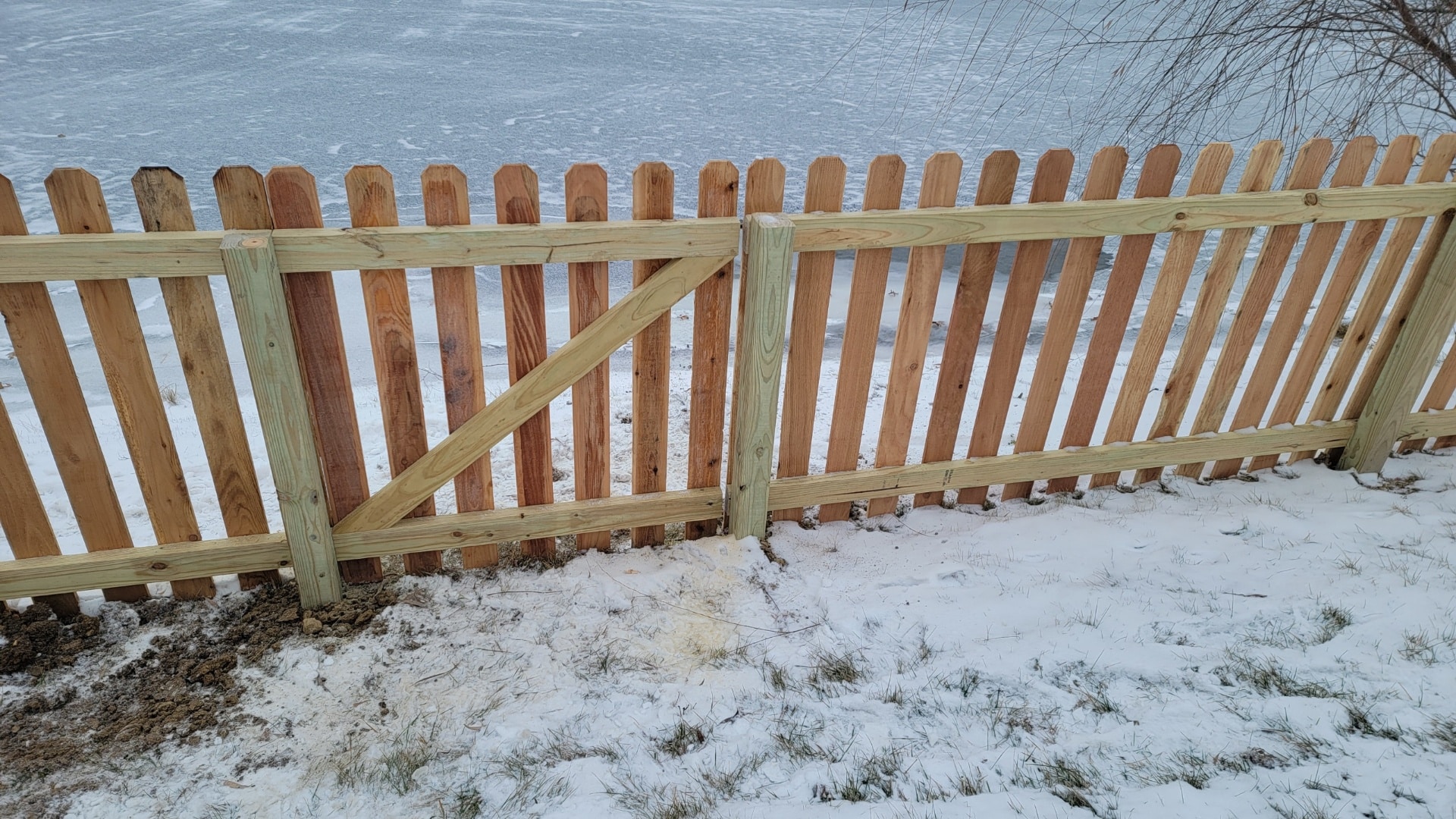 contractor for wooden gate fencing installation services in Indianapolis