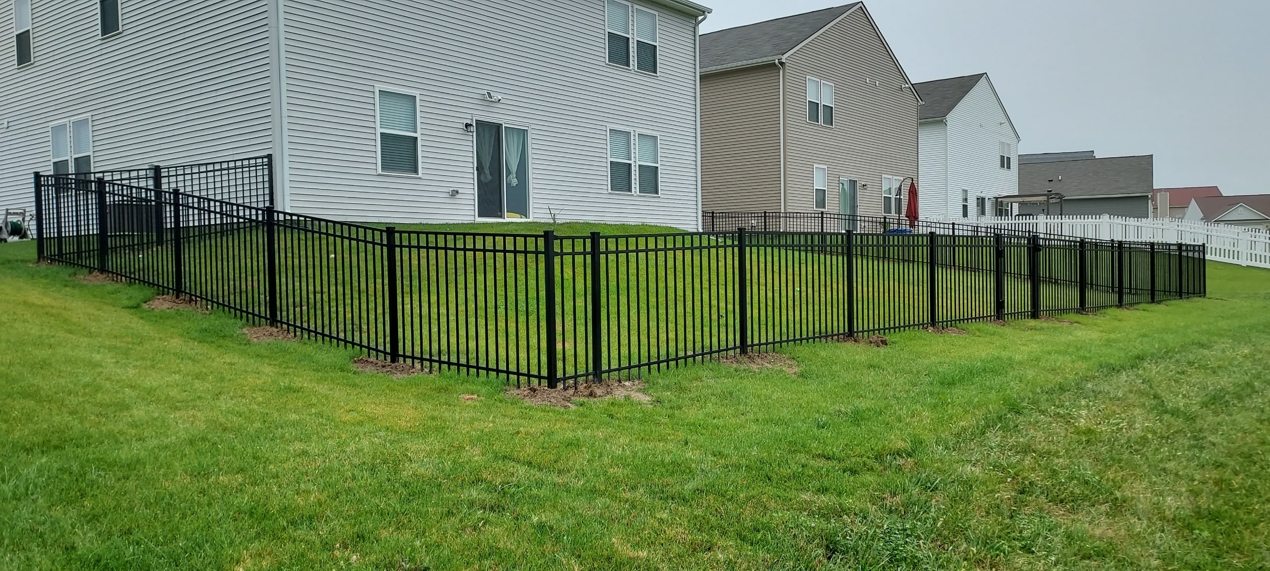 contractor to install aluminum fence in indianapolis